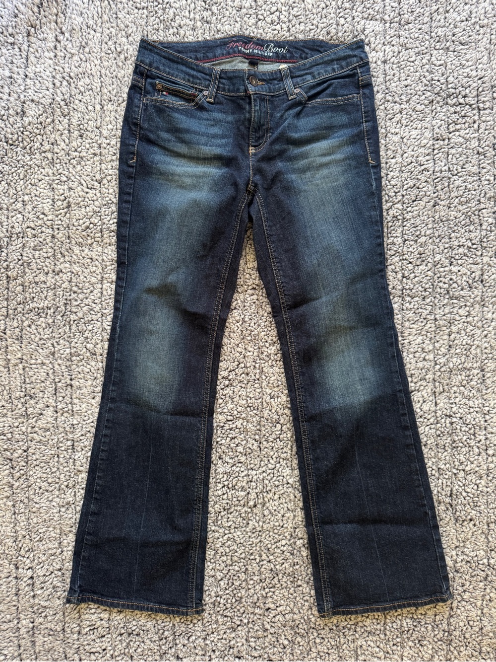 Tommy Hilfiger Freedom Boot Cut 6x28 (6S) dark wash jeans. Excellent
